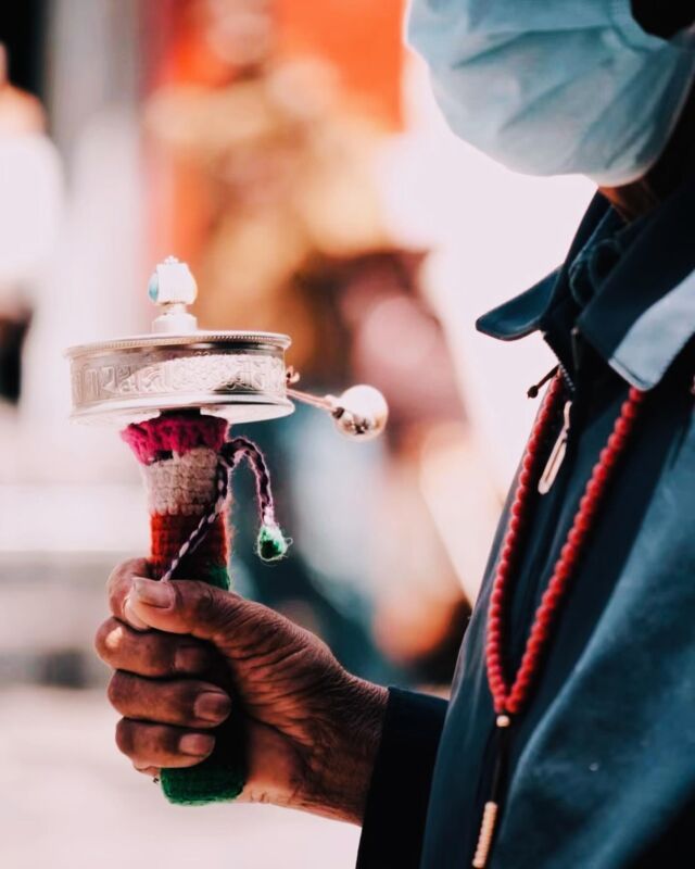 The Barkor street around the Jokhang Temple in Lhasa Tibet. #tibettravel #barkorstreet #lhasa #jokhang #traveltotibet #tibetantravel #tibetantravelagency #tibettour #tibetculturetour #tibetfocustravel #tibettravelpermit #kailashpilgrim #tibetfinder